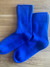 Load image into Gallery viewer, Cashmere socks- blue