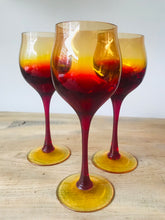 Load image into Gallery viewer, Set of 3 wine glasses