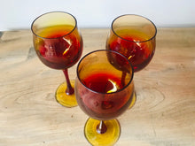 Load image into Gallery viewer, Set of 3 wine glasses