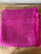 Load image into Gallery viewer, Pink and white Cashmere Blankets