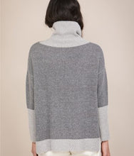 Load image into Gallery viewer, Two-Tone Roll Neck Cashmere Jumper in grey