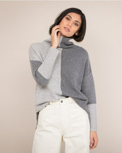 Load image into Gallery viewer, Two-Tone Roll Neck Cashmere Jumper in grey