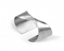 Load image into Gallery viewer, Serpentine Bracelet