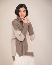 Load image into Gallery viewer, Two-Tone Roll Neck Cashmere Jumper in brown
