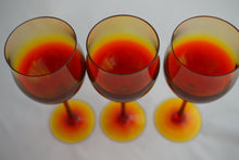Load image into Gallery viewer, Set of 3 wine glasses
