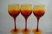 Load image into Gallery viewer, Set of 3 wine glasses