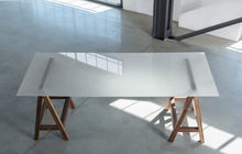 Load image into Gallery viewer, TABLE 04