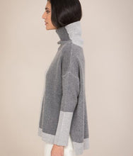 Load image into Gallery viewer, Two-Tone Roll Neck Cashmere Jumper in grey
